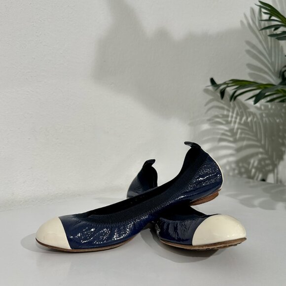 Chanel Navy Patent Elastic White Cap Toe Flats size 37 1/2 - Picture 1 of 9